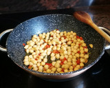 Foto del paso 3 de la receta: Sopa con garbanzos y apio