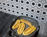 Foto langkah ke 2 dari resep 5. Pisang panggang cokelat keju.