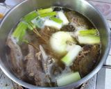 รูปขั้นตอนการทำที่ 7 ของ ไก่ผัดเซเลอรี่และพริกเสฉวนมิโสะ