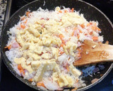 Foto del paso 9 de la receta: Pollo con setas al estilo chino acompañado de arroz tres delicia