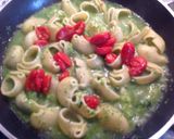 Foto del passaggio 3 della ricetta Lumache con broccoletto verde e datterini confit