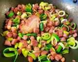 Tarjás pórés-brokkolis spagetti recept fázis 2 fotója