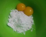 Foto langkah ke 2 dari resep Bolu Kukus BUAH NAGA mekar.