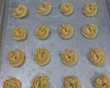 Foto langkah ke 6 dari resep Kue Sagu Keju.