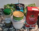 Foto del paso 1 de la receta: Queso fresco con atún y tomate