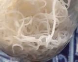 A picture of step 4 of 3 layered rice vermicelli in coconut milk sauce.
