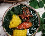 Foto langkah ke 5 dari resep Sayur Bening Katuk dan Jagung.