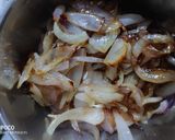 A picture of step 2 of Hyderabadi tamatar ka salan.