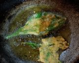 A picture of step 2 of Palak ke pakory.
