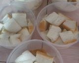 Foto langkah ke 1 dari resep Puding Roti Pandan.