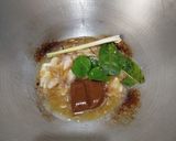Foto langkah ke 2 dari resep Opor Ayam Telur Bumbu Kari.