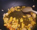 A picture of step 3 of Spaghetti with salmon, saffron and pistachio nuts.