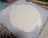 Foto del paso 2 de la receta: Pizza de masa gruesa con huevos de codorniz