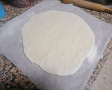 Foto del paso 2 de la receta: Pizza de masa gruesa con huevos de codorniz