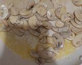 Foto langkah ke 2 dari resep Creamy Mushroom Sauce (Untuk Steak).