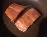 Foto langkah ke 1 dari resep Tuscan salmon pasta.