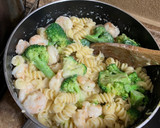 Foto del paso 3 de la receta: Pasta Alfredo con camarones