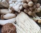 Gambar langkah 2 resipi Cendawan Campur Tumis Sos Tiram.