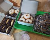 Foto langkah ke 8 dari resep Donat Ekonomis Untuk Dijual 1000an.