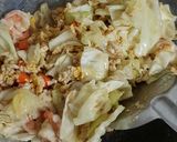 รูปขั้นตอนการทำที่ 6 ของ กะหล่ำปลีผัดไข่หมูกุ้ง