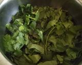 A picture of step 2 of Green thai rice.