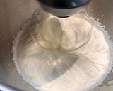 Une image de l'étape 6 de Cheesecake framboises pistaches sans cuisson.
