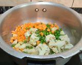 A picture of step 5 of ONE POT MIXED VEGETABLE KHICHDI...