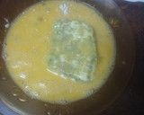Foto del paso 3 de la receta: Tupper de merluza empanada y frita con papas cocidas