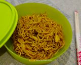 Foto langkah ke 3 dari resep Mie Goreng Bumbu Kari Instan.