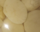 Foto del paso 1 de la receta: Tortas de papas con queso 🥔🧀