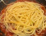 Foto del paso 4 de la receta: Tallarines con pimientos y aceitunas