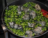 A picture of step 7 of Persian dill & broad beans rice cake ته چین شوید باقالی.