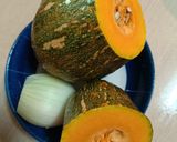 A picture of step 1 of Onion Pumpkin Pork Rib Soup.