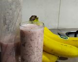 Foto langkah ke 2 dari resep Jus pisang, chiaseed&strawberry.