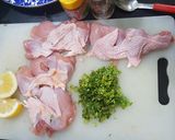 Foto langkah ke 2 dari resep Cilantro Lime Chicken (Ayam Panggang Daun Ketumbar) pakai teflon.