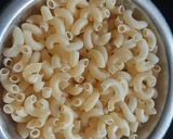 A picture of step 1 of Shezwan sauce spicy macaroni.