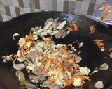 Foto langkah ke 2 dari resep Nasi goreng merah.