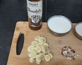 A picture of step 1 of Banana almond chocolate smoothie.