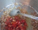 A picture of step 4 of Lauki ki sabzi.