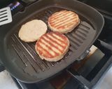 A picture of step 7 of Chicken Juicy Burger.