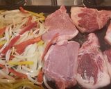 Foto del paso 1 de la receta: Costeletas a la planchetta con verduritas 😅😆