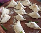 A picture of step 3 of Boat samosa pastries.