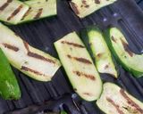 Foto del passaggio 1 della ricetta Bruschetta di pane casereccio con caciocavallo e verdure grigliate