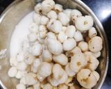 A picture of step 3 of Makhana Dahi Vada.