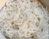 Hình bước làm 4 của món Bún Mực Cà Chua