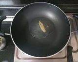 A picture of step 2 of Green peas masala.