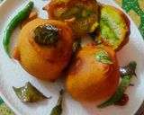 A picture of step 6 of Vada Pav Ulta.