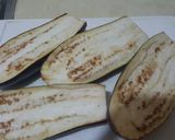 Foto del paso 1 de la receta: Berenjenas rellenas de pollo