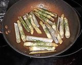 Foto del paso 1 de la receta Navajas con aceite y perejil