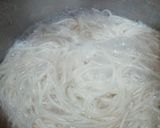 A picture of step 1 of Chilli Garlic Chowmein.